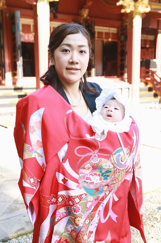 お宮参り写真 撮影場所 文京区 根津神社 お宮参り着物着付け、お宮参り着物着付け、母