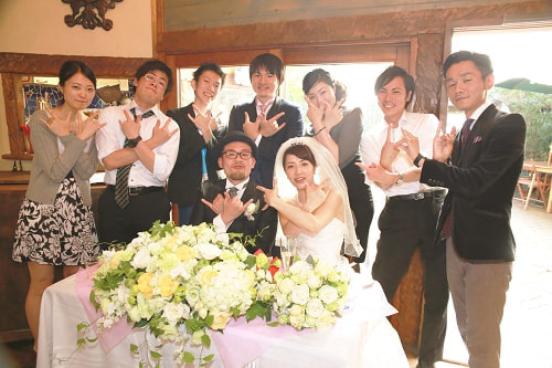 ブライダル写真 撮影場所 レストラン 集合写真