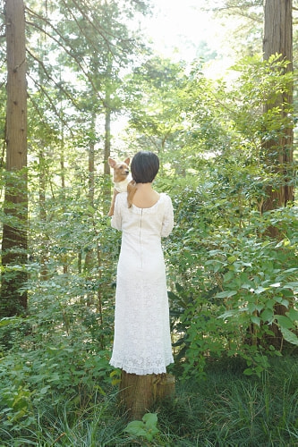 ブライダル(エンゲージメントフォト)写真 撮影場所 森(自宅) 犬
