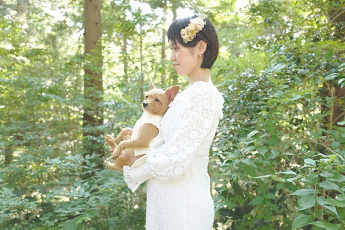 ブライダル(エンゲージメントフォト)写真 撮影場所 森(自宅) 横顔