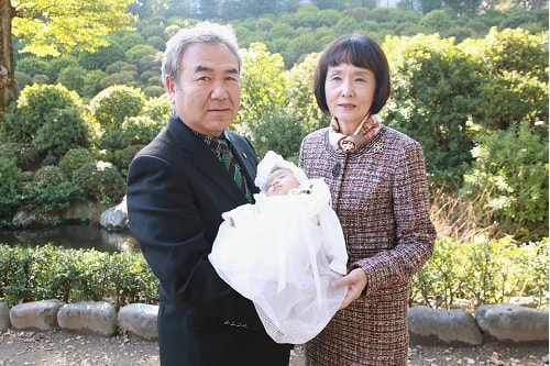 お宮参り写真 撮影場所 文京区 根津神社 父方祖父、祖母