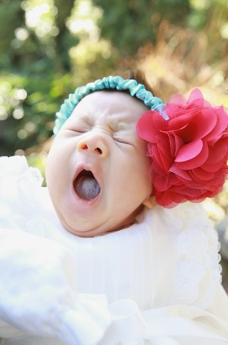お宮参り写真 撮影場所 文京区 根津神社 赤ちゃん、アクビ