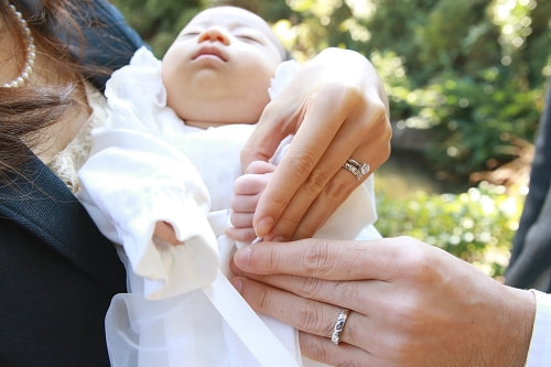 お宮参り写真 撮影場所 文京区 根津神社 赤ちゃんの手、かわいい写真