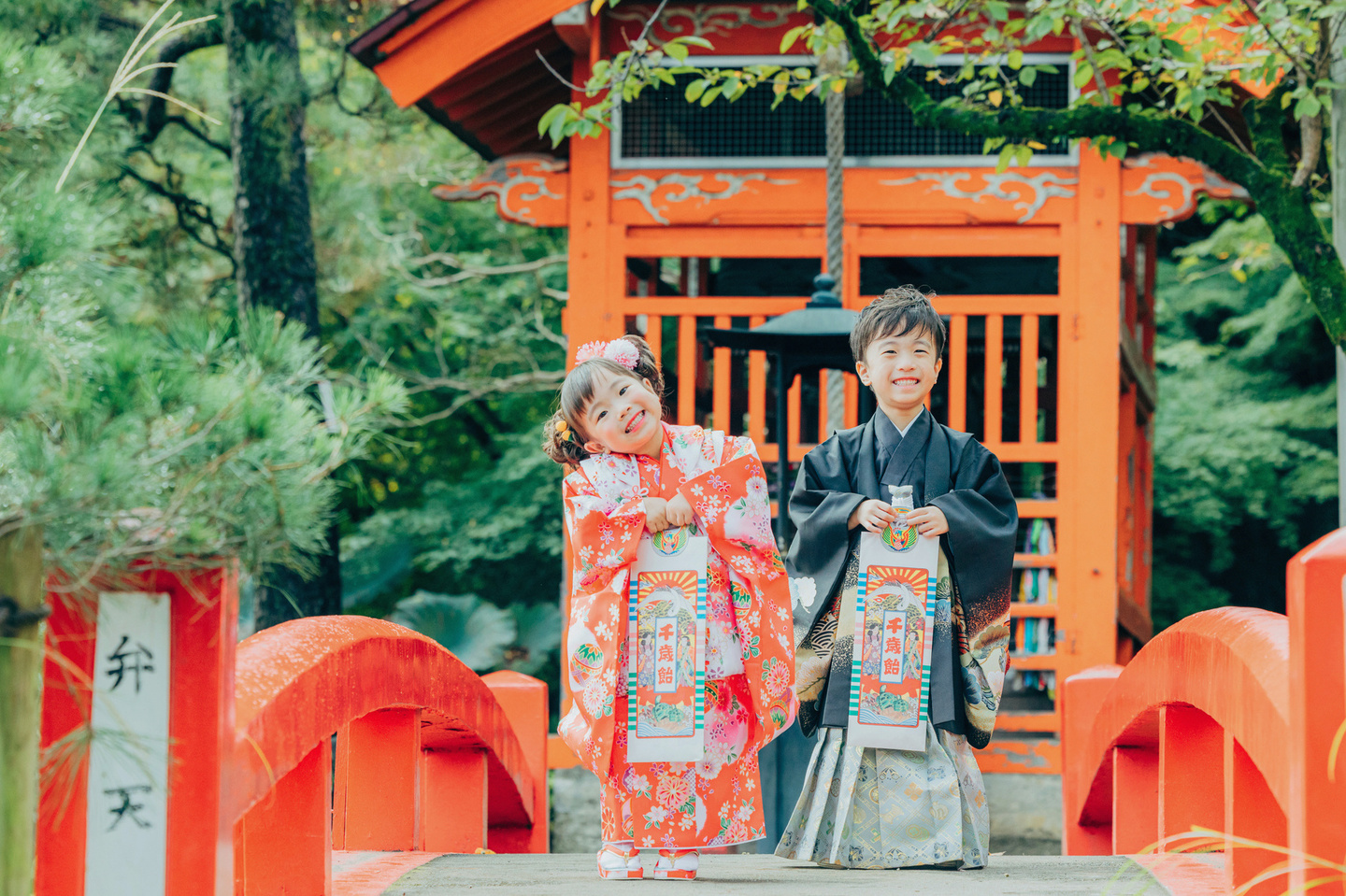 お宮参り、七五三の家族で記念撮影